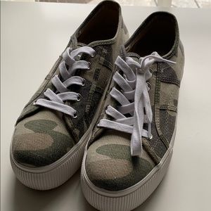 Steve Madden Camo platform sneakers
